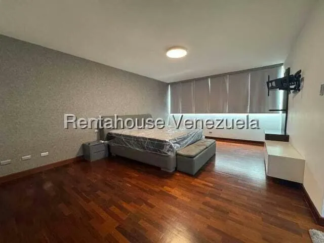 Apartamento (1 Nivel) en Alquiler en Santa Paula, Distrito Metropolitano - 5
