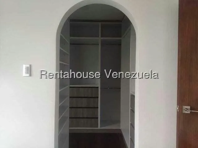 Apartamento (1 Nivel) en Alquiler en Santa Paula, Distrito Metropolitano - 6