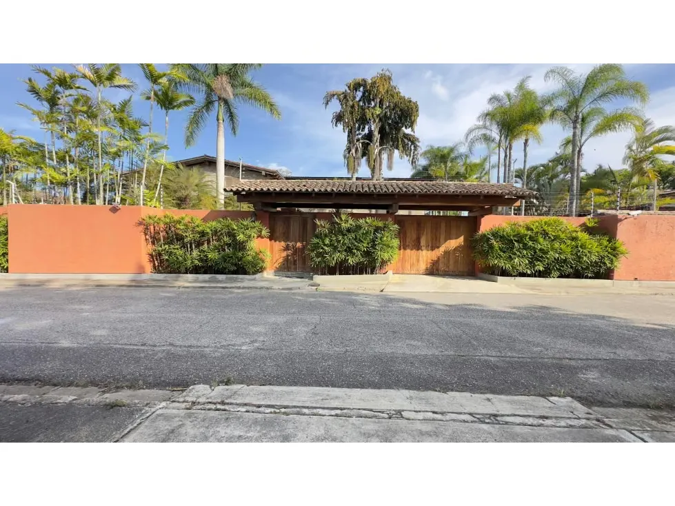 Se vende Casa 2100m² 4h+2s/3b/15p La Lagunita