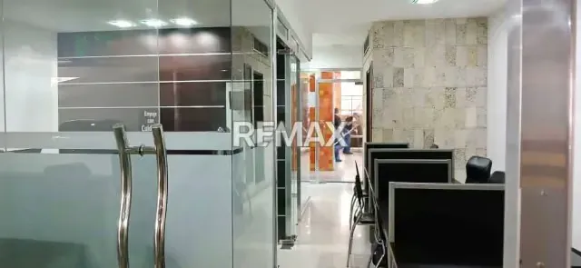 EN ALQUILER OFICINA AMOBLADA EN C.C MEDITERRANEAN PLAZA URB. SABANA LARGA - 4