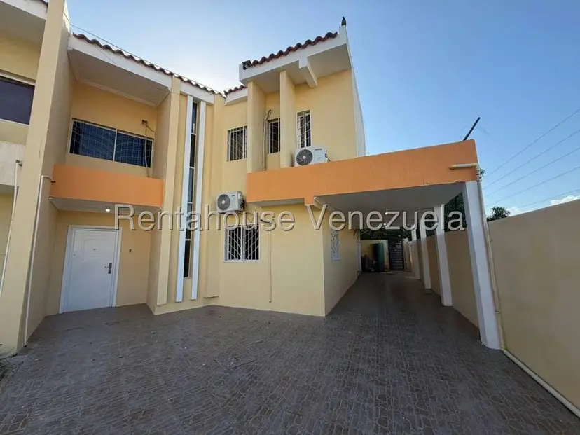 Townhouse (1 Nivel) en Alquiler en Cumana, Zulia