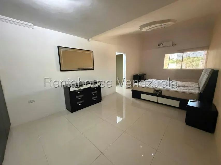 Townhouse (1 Nivel) en Alquiler en Cumana, Zulia - 16