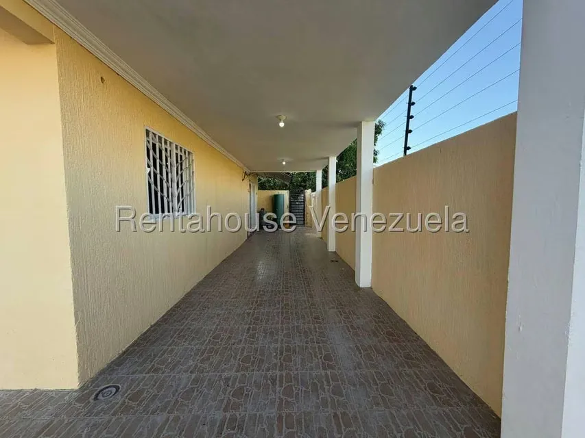 Townhouse (1 Nivel) en Alquiler en Cumana, Zulia - 2