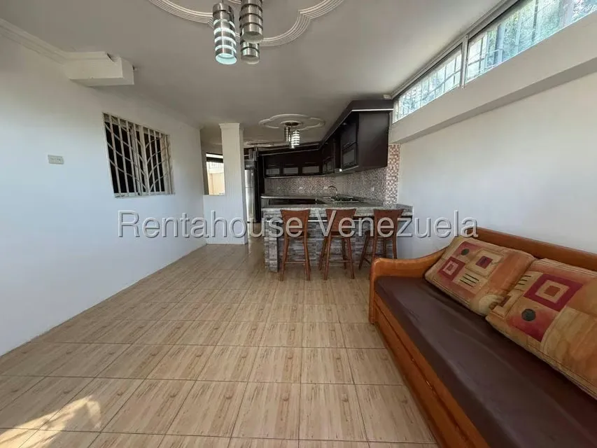 Townhouse (1 Nivel) en Alquiler en Cumana, Zulia - 3