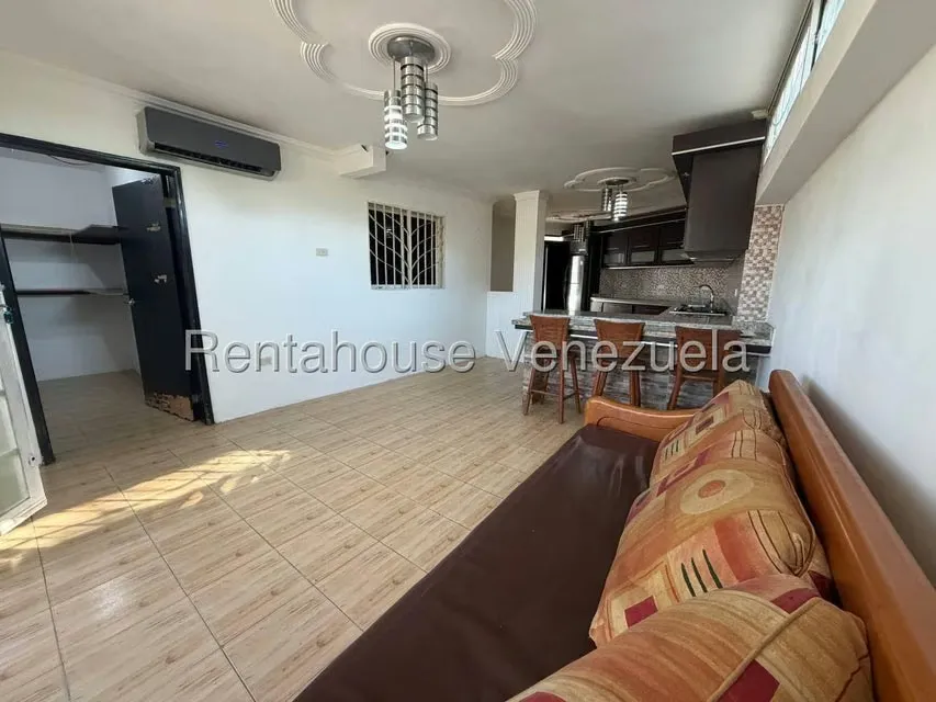 Townhouse (1 Nivel) en Alquiler en Cumana, Zulia - 4