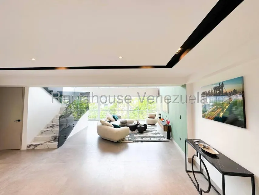 Apartamento (Multiples Niveles) en Venta en Lomas de Chuao, Distrito Metropolitano - 2