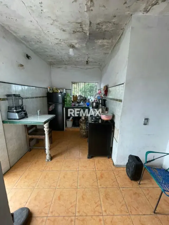 CASA CON LOCAL COMERCIAL EN VENTA Excelente ubicación en pleno centro de la ciudad. - 5