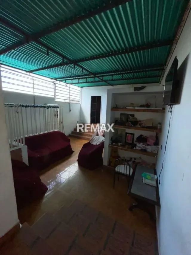CASA CON LOCAL COMERCIAL EN VENTA Excelente ubicación en pleno centro de la ciudad. - 9