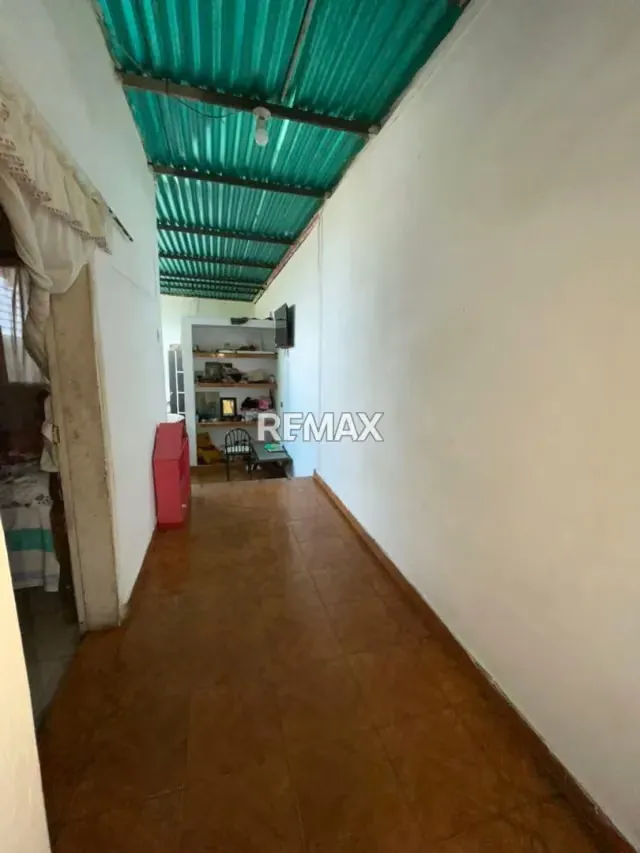 CASA CON LOCAL COMERCIAL EN VENTA Excelente ubicación en pleno centro de la ciudad. - 10