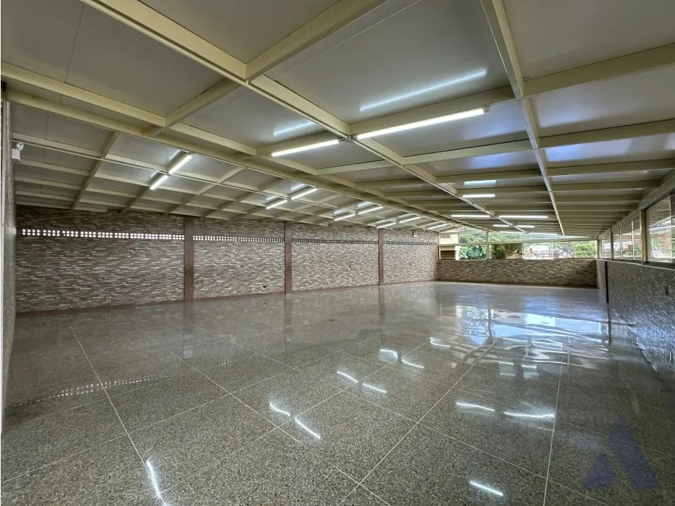 Vendo edificio comercial 1584m2 Pueblo de Baruta 0747 - 9