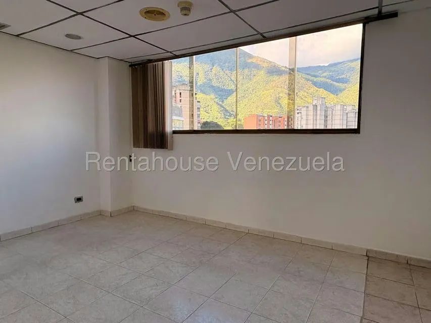 Oficina en Alquiler en Los Dos Caminos, Distrito Metropolitano - 14