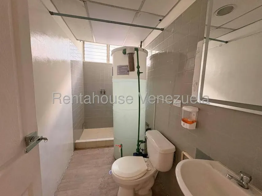 Oficina en Alquiler en Los Dos Caminos, Distrito Metropolitano - 10
