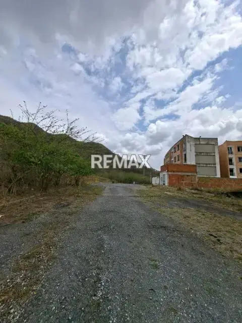 Parcela de esquina en venta en Jardín Mañongo