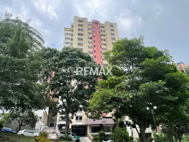 Venta de Apto Urb. Parral Res Bally Suites - 2