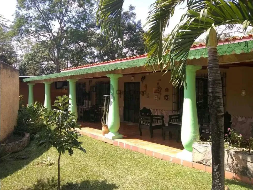 Casa en Venta en Colinas de Guataparo con Galpón