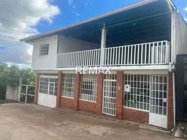 Se vende casa de 3 niveles en San Rafael de Cordero Municipio Cárdenas. Carrera 13 Nro 0-54B