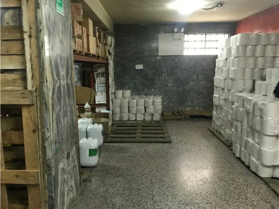 Se vende local/fondo 300m2 San Bernandino 6502 - 9