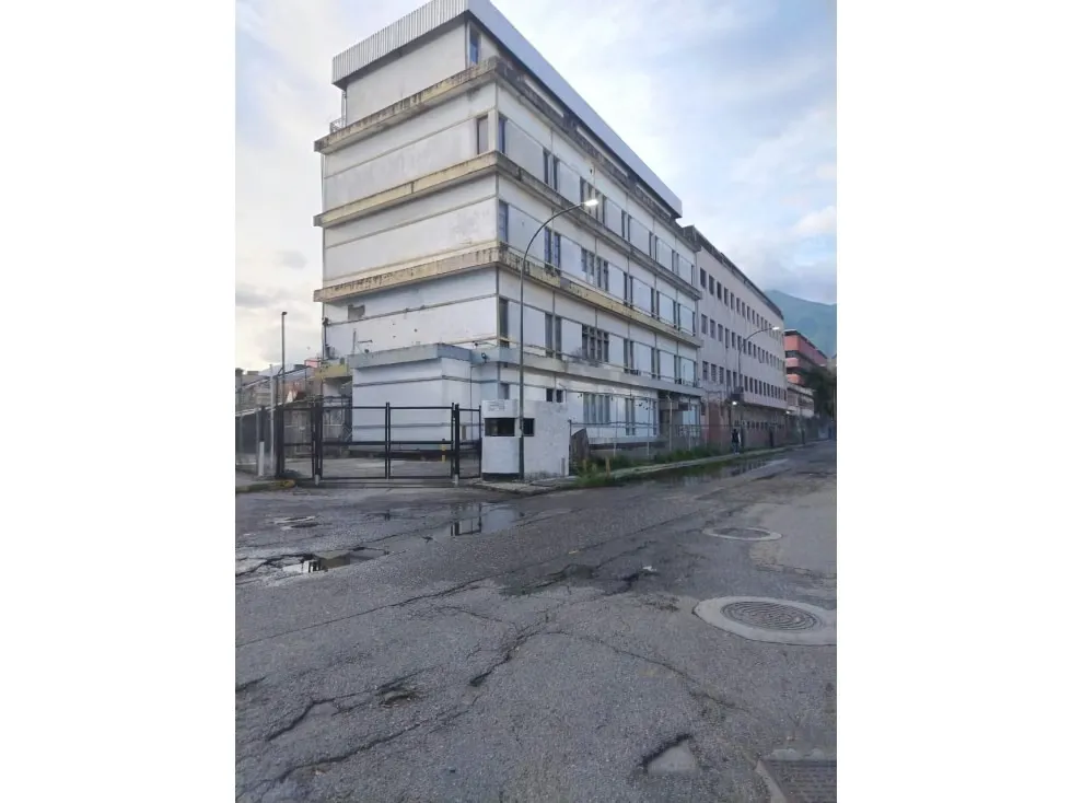 Vendo terreno 7871m2 Los Cortijos 9176