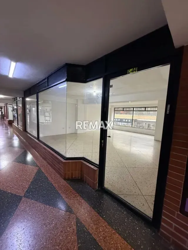 LOCAL COMERCIAL EN ALQUILER N 44 EN EL CENTRO COMERCIAL GUARAUNO