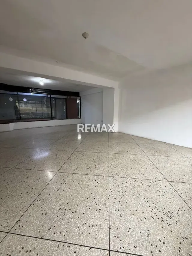LOCAL COMERCIAL EN ALQUILER N 44 EN EL CENTRO COMERCIAL GUARAUNO - 6