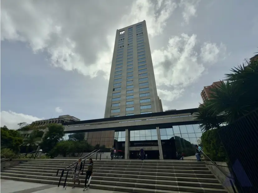 Alquilo Versatil Oficina de 360 m² en Torre Humboldt Prados del Este