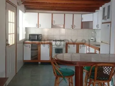Amplia casa de dos habitaciones ubicada en la Urbanización Las Marites - 2