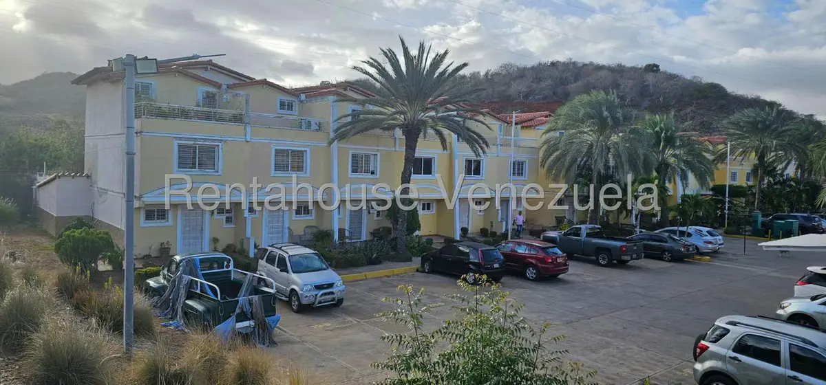 Townhouse (Duplex) en Venta en Maneiro, Nueva Esparta - 2