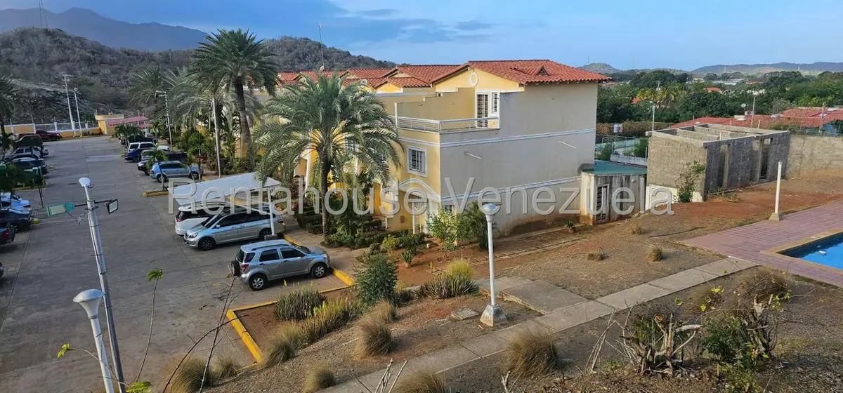 Townhouse (Duplex) en Venta en Maneiro, Nueva Esparta - 3