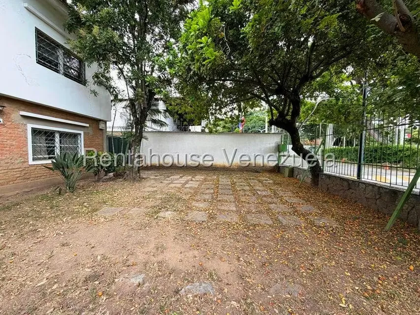Local Comercial en Alquiler en Valle Arriba, Distrito Metropolitano