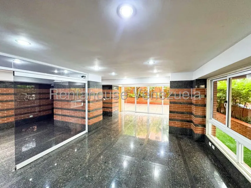 Apartamento (Multiples Niveles) en Alquiler en El Rosal, Distrito Metropolitano - 2