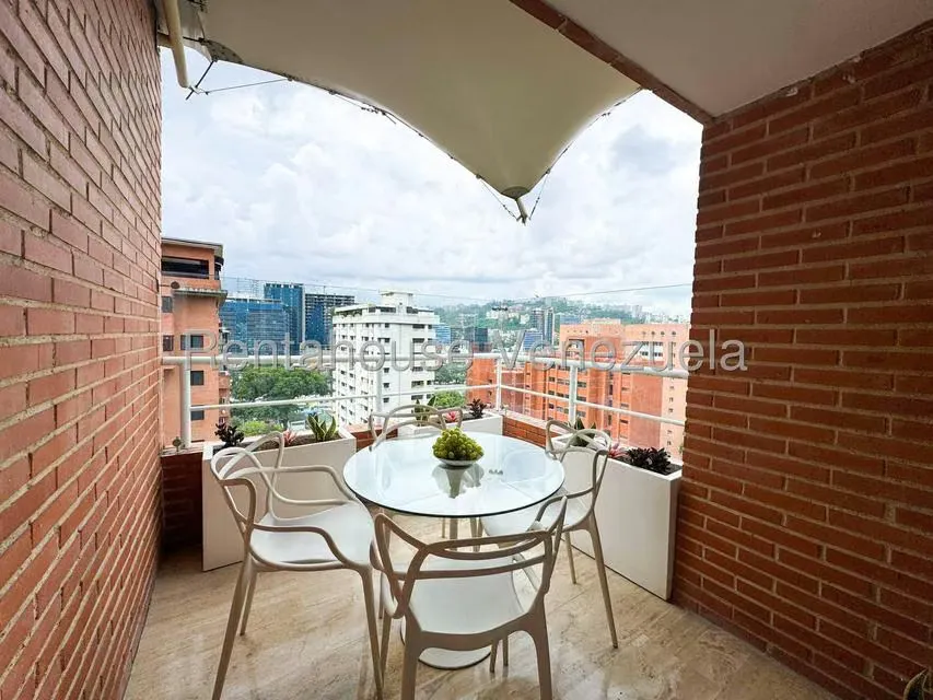 Apartamento (Multiples Niveles) en Alquiler en El Rosal, Distrito Metropolitano - 11