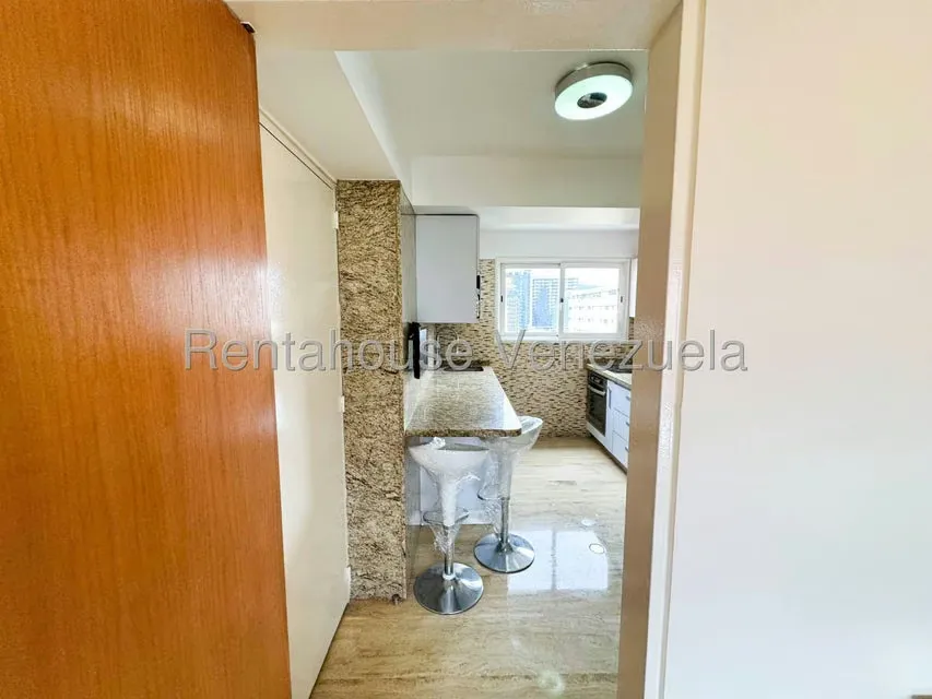 Apartamento (Multiples Niveles) en Alquiler en El Rosal, Distrito Metropolitano - 12