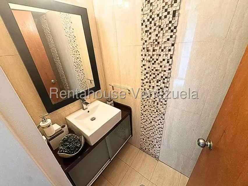 Apartamento (Multiples Niveles) en Alquiler en El Rosal, Distrito Metropolitano - 16