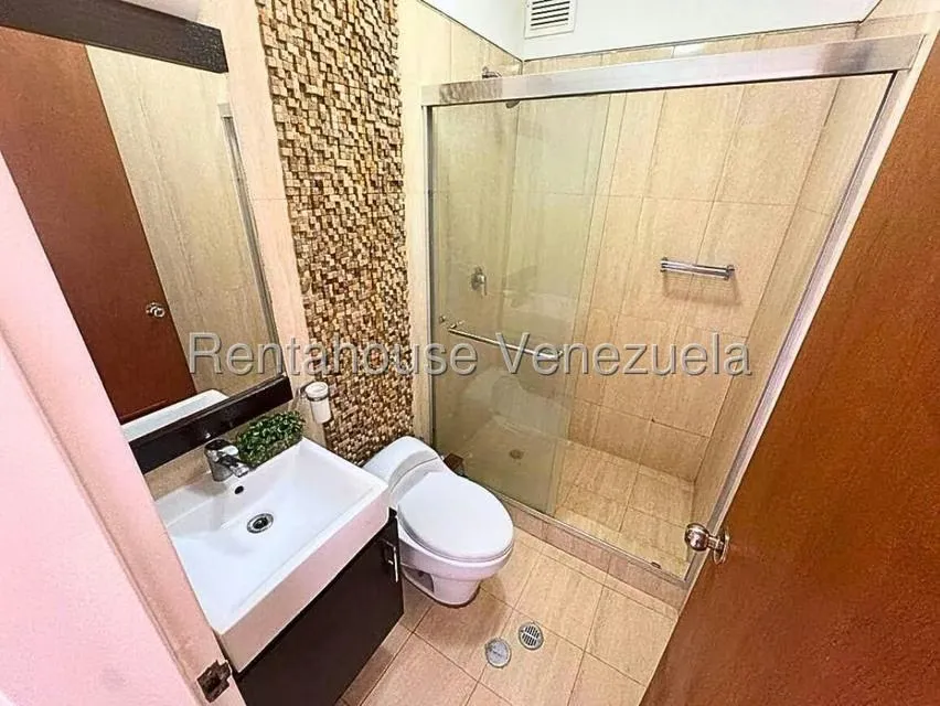 Apartamento (Multiples Niveles) en Alquiler en El Rosal, Distrito Metropolitano - 25