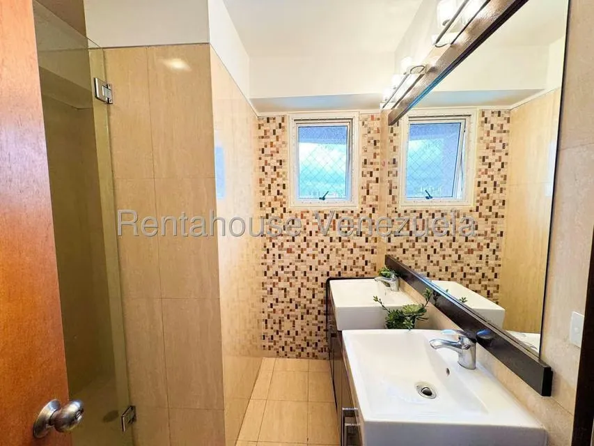 Apartamento (Multiples Niveles) en Alquiler en El Rosal, Distrito Metropolitano - 26
