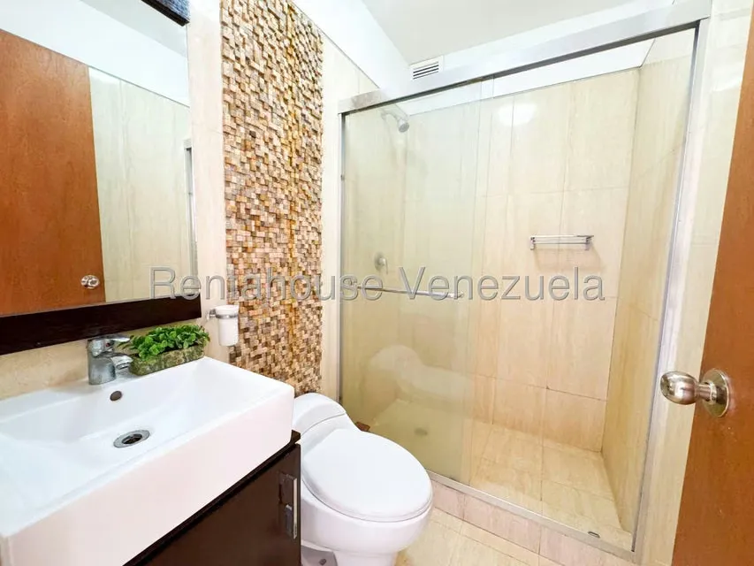 Apartamento (Multiples Niveles) en Alquiler en El Rosal, Distrito Metropolitano - 30