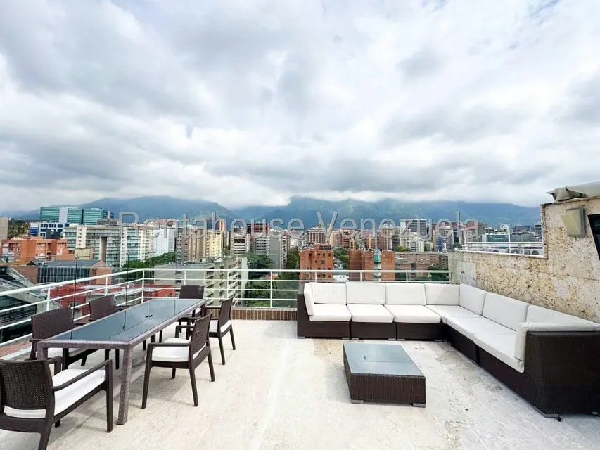 Apartamento (Multiples Niveles) en Alquiler en El Rosal, Distrito Metropolitano - 36