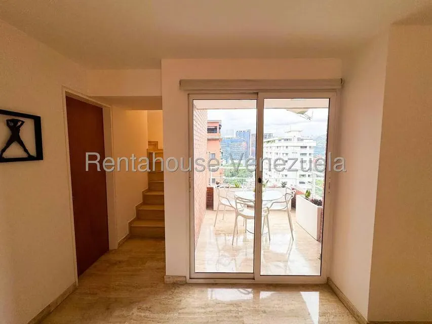 Apartamento (Multiples Niveles) en Alquiler en El Rosal, Distrito Metropolitano - 10