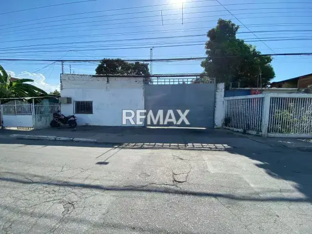En Venta extraordinario galpón comercial de 1137M2