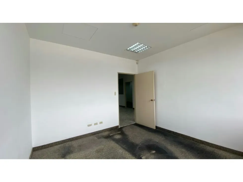 Oficina En Alquiler 245m2 en Boleita Norte - 22