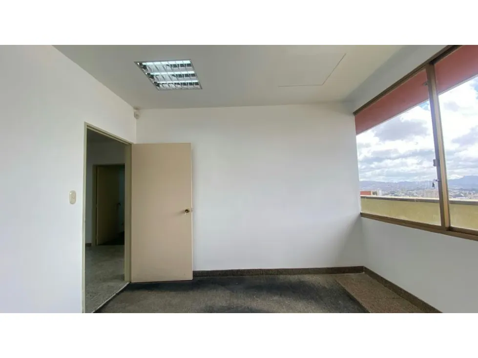 Oficina En Alquiler 245m2 en Boleita Norte - 23