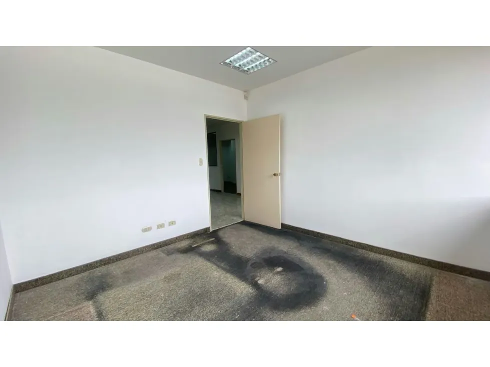 Oficina En Alquiler 245m2 en Boleita Norte - 24