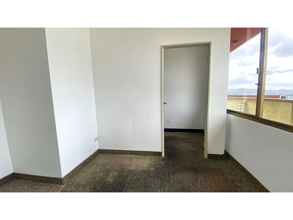Oficina En Alquiler 245m2 en Boleita Norte - 26