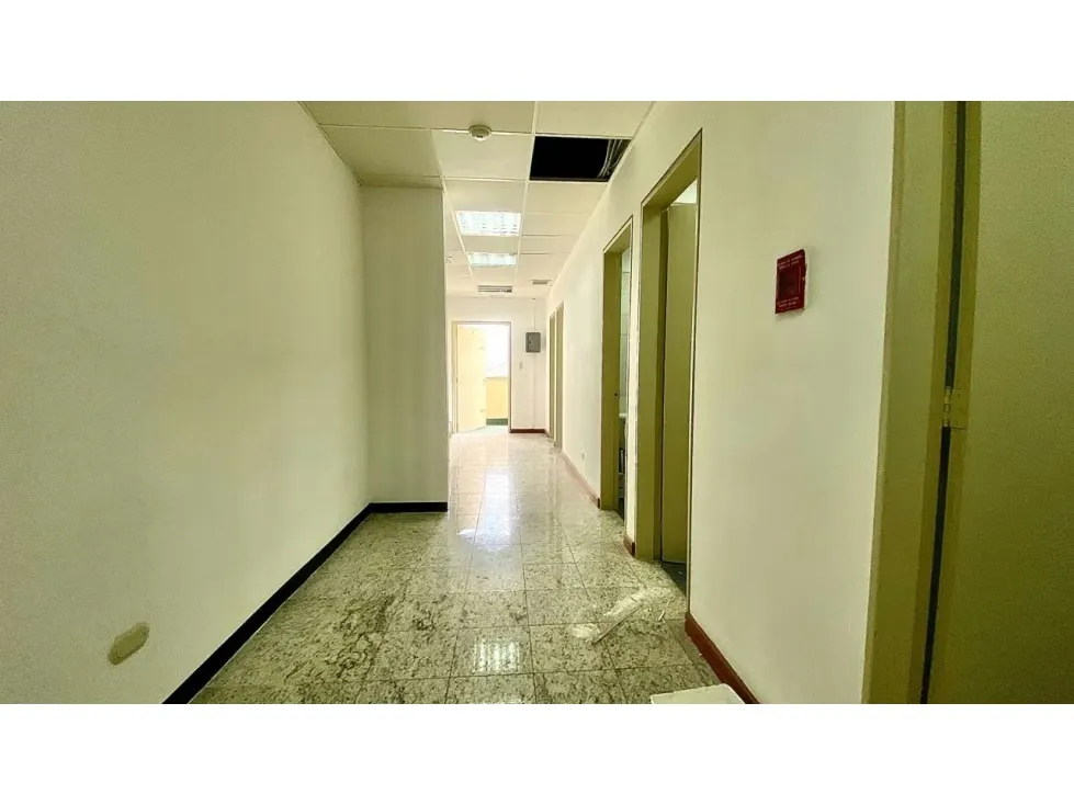 Oficina En Alquiler 245m2 en Boleita Norte - 27