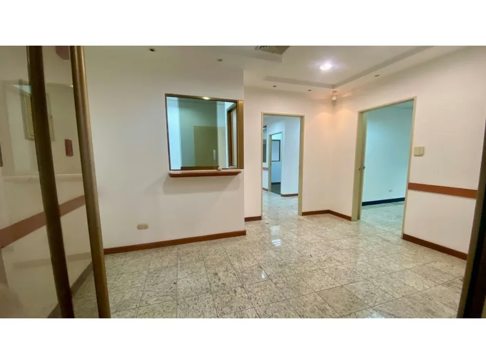 Oficina En Alquiler 245m2 en Boleita Norte - 4