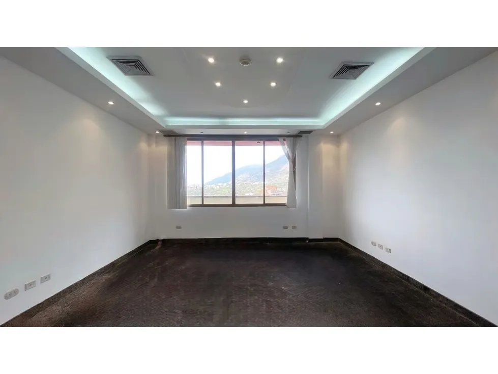 Oficina En Alquiler 245m2 en Boleita Norte - 32