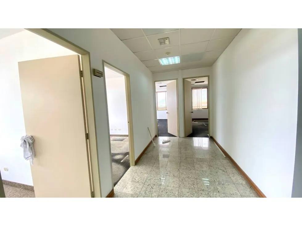 Oficina En Alquiler 245m2 en Boleita Norte - 9