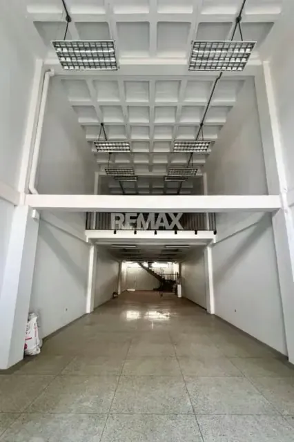 SE ALQUILA LOCAL COMERCIAL EN LA 5TA AVENIDA - 3