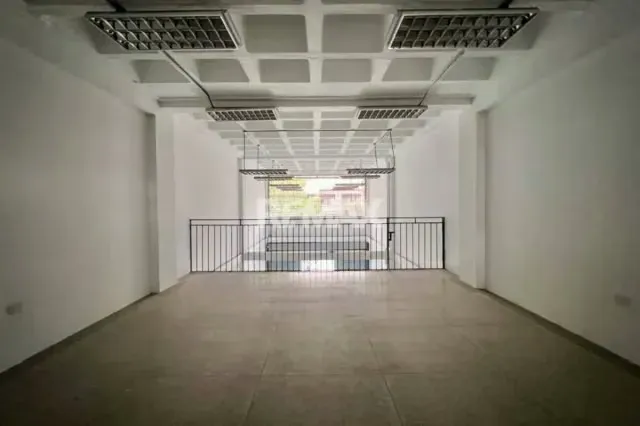 SE ALQUILA LOCAL COMERCIAL EN LA 5TA AVENIDA - 4