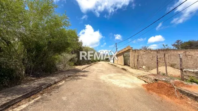Amplio Terreno de 12.011 m² en El Yacal: Oportunidad de Inversión con Potencial de Desarrollo cerca del Casco Histórico de Santa Ana - 6